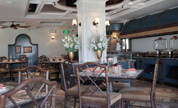 رستوران Ding Doong در گراند هتل دو لاک