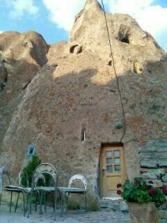 خانه صخره‌ای یک خوابه در کندوان تبریز