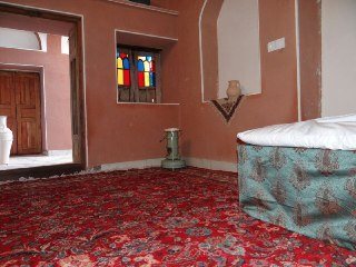 هتل سنتی خانه نخجیر نراق