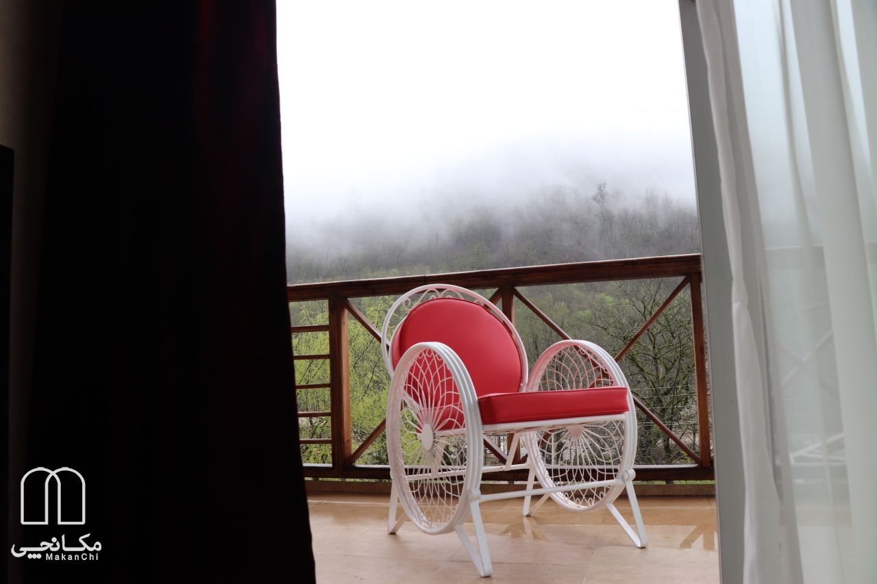 هتل تنکا در جنگل‌های سه هزار تنکابن