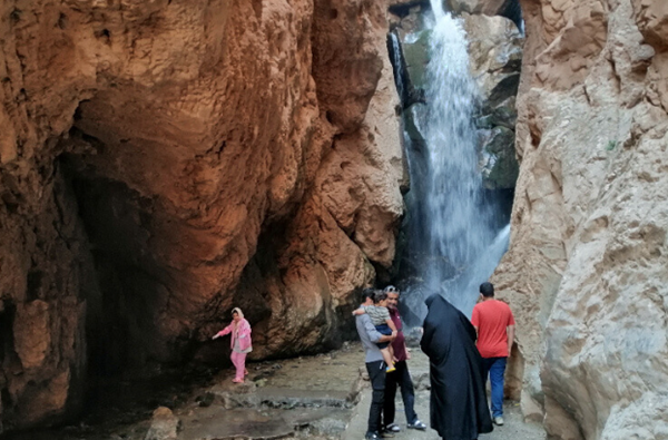 آبشار مجن؛ داستان پیاده‌ روی با کبک