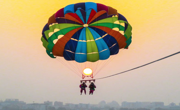 پاراسل (Parasailing)