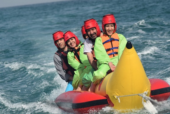 بنانا سواری و شاتل سواری (Banana Boat & Shuttle Rides)