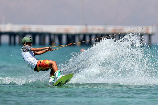 اسکی روی آب و کایت بردینگ (Water Skiing & Kiteboarding)