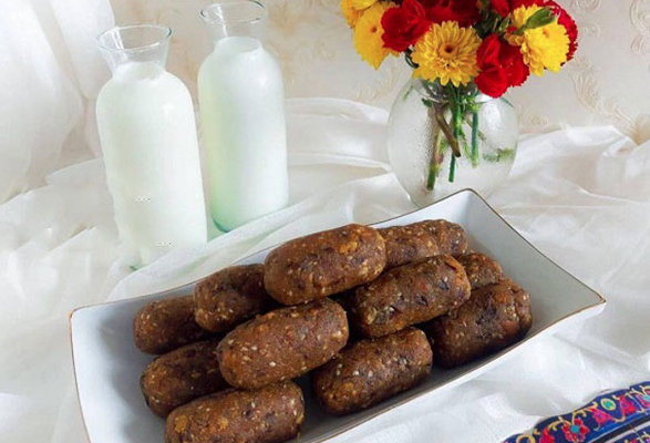 چنگالی و دیگچه: شیرینی‌ ها و پودینگ‌ های سنتی خراسان