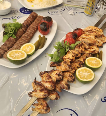 منو و تخصص‌ های باغ رستوران آبی