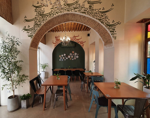 فضا و امکانات رستوران دوسی شیراز