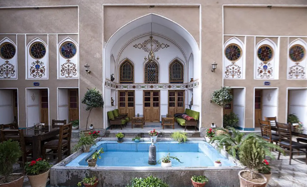 ویژگی‌ های معماری