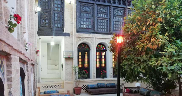 اقامتگاه بومگردی عمارت قاجاریه