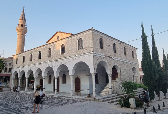 مسجد بازار آلاچاتی (Alaçatı Pazaryeri Camii)
