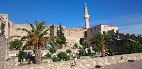 قلعه چشمه (Cesme Castle)