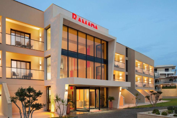 Ramada by Wyndham (چشمه)