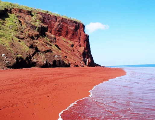 ساحل قرمز (Red Beach)