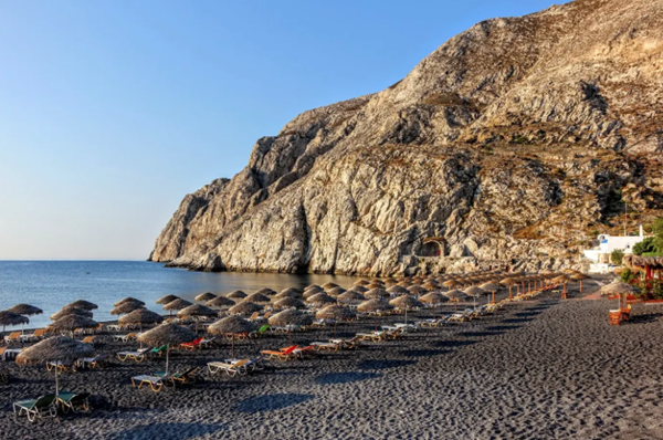 ساحل کاماری (Kamari Beach)