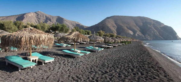 ساحل پریسا (Perissa Beach)