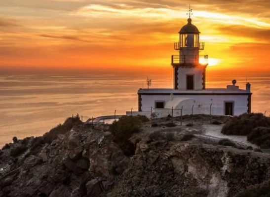 فانوس دریایی آکروتیری (Akrotiri Lighthouse)