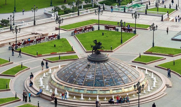 میدان مانژ (Manege Square)