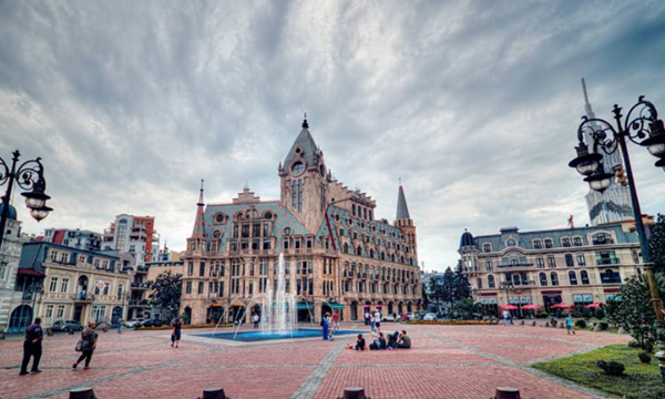میدان اروپا، میدان پیازا و میدان تئاتر