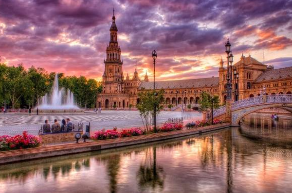 مقدمه: جذابیت‌ های اسپانیا و بهترین زمان سفر در سال ۱۴۰۴