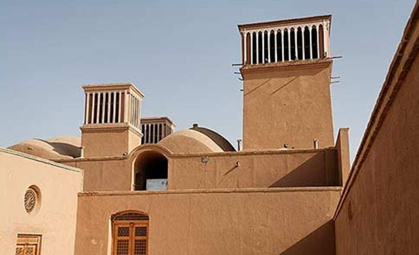 نقش بادگیرها و مصالح بومی