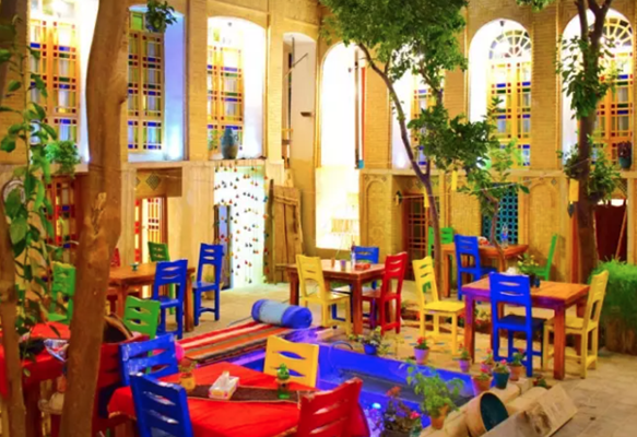 عمارت هفت رنگ: تلفیق هنر و زندگی در بافت قدیم