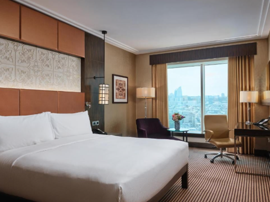 هتل هیلتون باکو (Hilton Baku): برتری در موقعیت مرکزی و جاذبه‌ های تفریحی داخلی