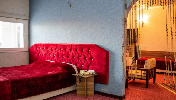 هتل‌ های میان‌ رده (۳ ستاره) و مهمانپذیرها