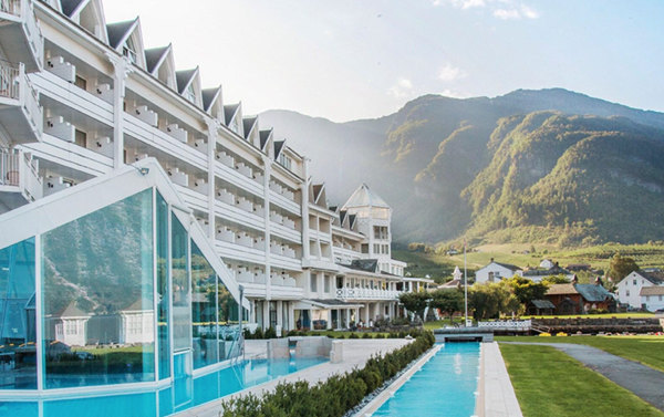 هتل اولنسوانگ (Hotel Ullensvang): اسپا و میراث هاردانگرفیورد