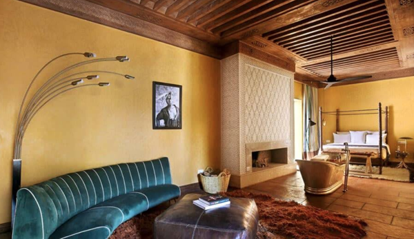 تقابل تجربه: غوطه&zwnj; وری در سنت در برابر خدمات جهانی