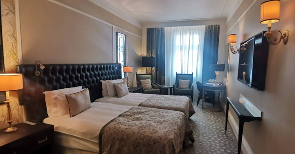 گرند هتل اروپا (Grand Hotel Europe): شکوه آر نوو و شب&zwnj; های چایکوفسکی