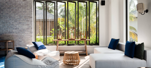 آهو بای (Ahu Bay): سبک زندگی برهنه در ساحل