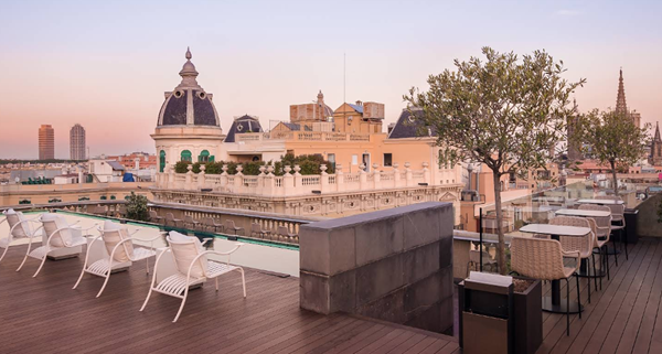 شکم&zwnj; گردی و بارهای پشت&zwnj; بام: قلب تپنده هتل&zwnj; های ۲۰۲۵