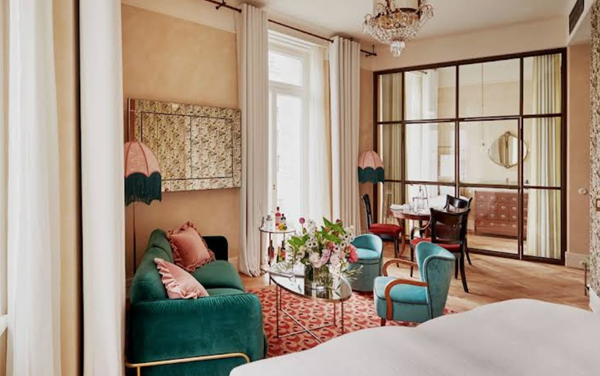 هتل موتو: تلاقی آرت دکو پاریسی و روح ماریا هیلفر