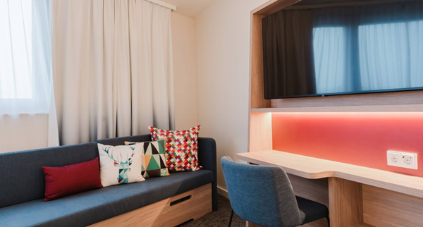 هکتور و هیلتون: توسعه فضاهای بزرگ&zwnj; مقیاس در غرب و شرق وین