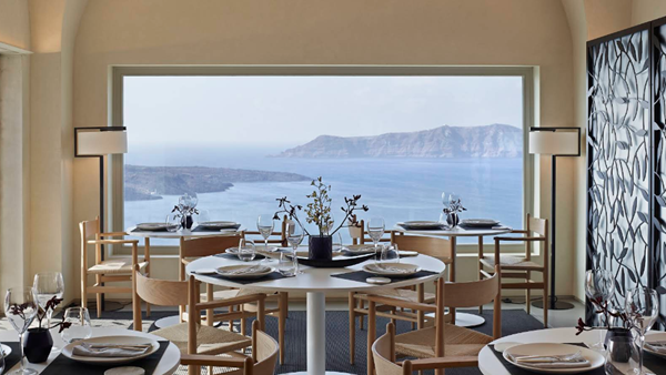 رستوران لا کولین: ظرافت فرانسوی بر فراز کالدرا